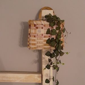 Small wall wicker basket